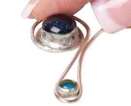 Spiraled wire with cabochons